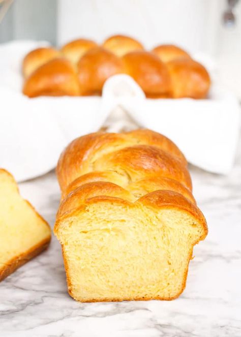 Homemade Brioche Recipe – Mess in the Kitchen Brioche Recipes, Brioche Loaf, Homemade Brioche, Brioche Recipe, Brioche Bread, Homemade Dinner Rolls, Sweet Dough, Turkey Chili, Dinner Rolls