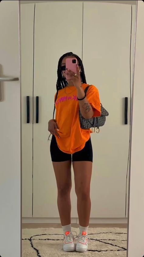 Casual Everyday Outfits Baddie, Gray Biker Shorts Outfit Baddie, Cute Outfits Simple Casual, Female Streetwear Outfits Summer, Bikershort Outfit Ideas, 90s Fashion Women Summer, Summer Clothes Black Women, Girly Summer Outfits Black Women, Baddie Outfits Casual Spring