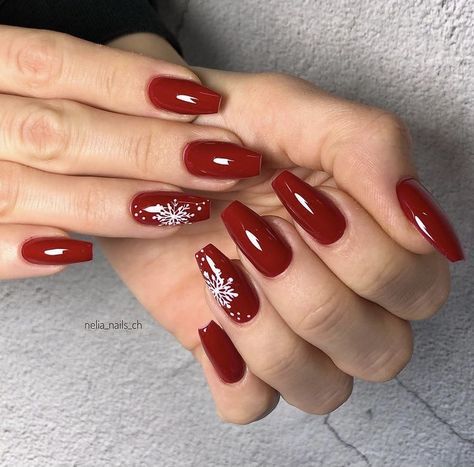 Christmas Nails Red Coffin, December Nail Ideas Simple, Red Snowflake Nails Acrylic, Cherry Red Christmas Nails, Cranberry Nail Designs, Christmas Acrylic Nails Simple, Cute Burgundy Nails, Red Short Almond Nails, Christmas Nails Burgundy