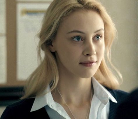 Sarah Gadon, Frozen 2013, Marauders Era, Celebrity Outfits, The Marauders, Gilmore Girls, Face Claims, Female Art, Harry Potter