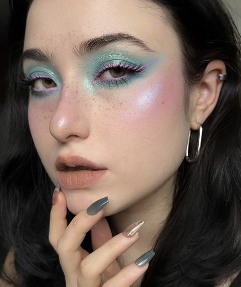 Mint Makeup Looks, Duochrome Makeup, Corner Lashes, Mint Makeup, Freckle Pen, Concert Makeup, Pastel Makeup, Tech Girl, Face Art Makeup