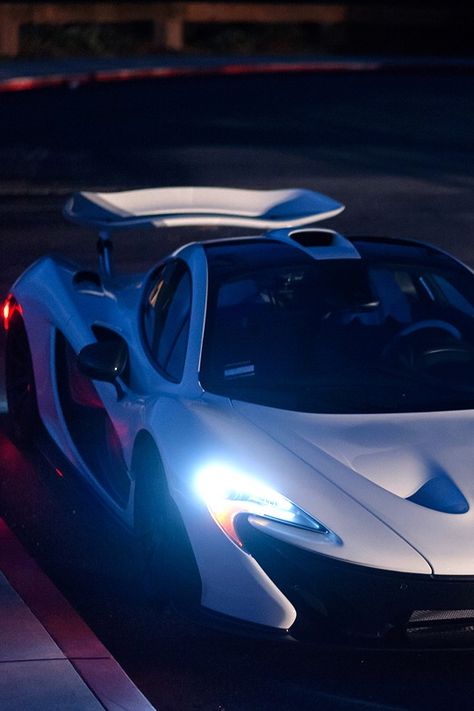 McLaren P1 Crazy Cars, Sports Car Wallpaper, Mclaren Cars, Net Top, Lovely Car, Haikou, Mclaren P1, Car Showroom, Weird Cars