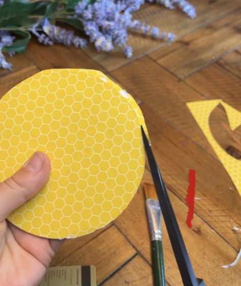 Bumblebee Bathroom Ideas, Diy Bumble Bee Crafts, Bumble Bee Decorations, Craft Fair Vendor, Theme House, Honeycomb Wallpaper, Bumble Bee Craft, Bee Hive Craft, Nursery Crafts