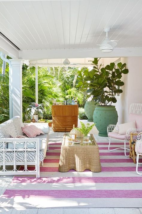 Cute Screened In Porch Ideas, Florida Screened Patio Ideas, Pool Furniture Ideas, Pool Patio Ideas, Florida Patio, Patios Ideas, Landscaping Patio, Moody Beach, Patio Gardening