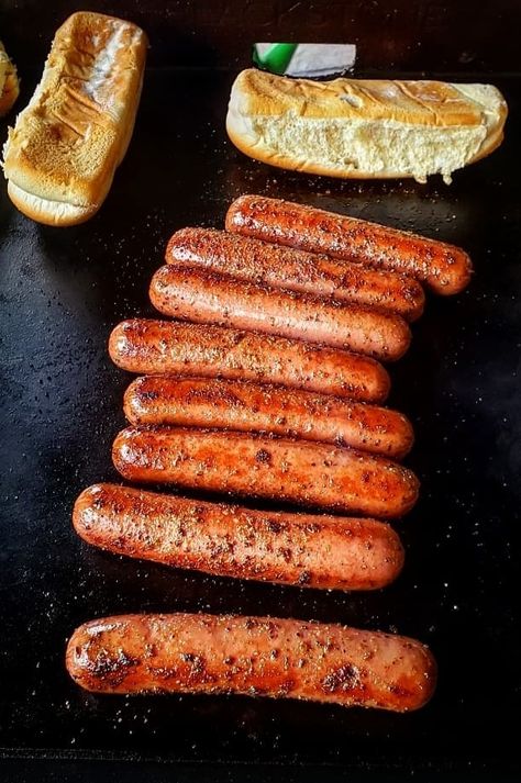 It’s simple: olive oil, granulated garlic and black pepper. Just a couple of changes transforms a hot dog from being an ordinary ‘dog to being the best damn hot dog you will have ever eaten in your entire life. Marinade For Hot Dogs, Marinated Hotdogs, Marinated Hot Dogs Recipes, Best Hot Dogs, Griddle Cooking Recipes, Making Hot Dogs, Homemade Chili Recipe, Hot Dog Sauce, Grilling Hot Dogs