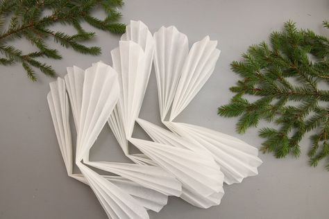 Snöblomma - till vinterdukningen - DIY Sweden Snöflingor I Papper, Sweet Paper, Alternative Christmas Tree, Christmas Phone Wallpaper, Paper Art Craft, Christmas Mood, New Years Decorations, Crafty Diy, Christmas Paper