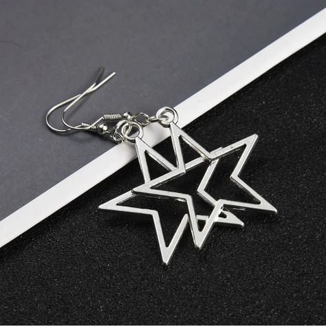 Subtle And Cute. Small Star-Shaped Y2k Earrings. Silver Plated. Drop Size Is 36x33 Mm And Hook Size Is 19x18 Mm Hoop Earrings Aesthetic, Y2k Earrings, Star Drop Earrings, Vintage Gold Earrings, Girlie Style, Handmade Heart, Five Pointed Star, Holiday Jewelry, Design Silver