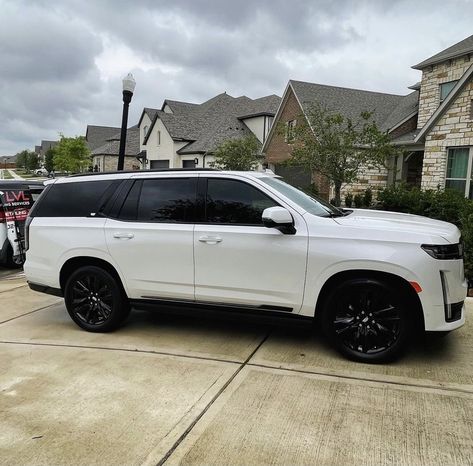 Cars For Big Families, White Escalade Black Rims, Big Cars For Family, Big Family Car, Family Cars Suv, Luxury Suv Cars, Auto Jeep, Family Suv, Best Suv