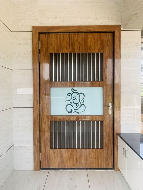 Front Safety Door Design Indian, Flat Safety Door Design, Wooden Grill Door Design, Main Jali Door Design Modern Wooden, Safty Door Wooden Design, Wooden Safety Door Design, Mdf Jali Door Design Modern, Safety Door Design Entrance Modern With Grill, Main Door Jali Design