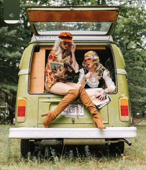 Rv Photoshoot, 70s Photoshoot, Volkswagen Minibus, Bus Girl, Creative Shoot, 70s Women, Fall Photoshoot, Vw Bus, Shoot Ideas