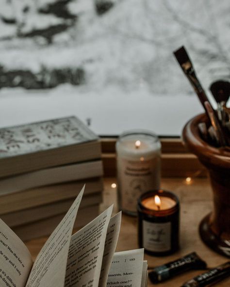 Hygge Aesthetic, Reading Pictures, Cozy Library, Winter Books, Library Aesthetic, Cozy Aesthetic, Winter Wallpaper, Weekend Plans, Cozy Reading