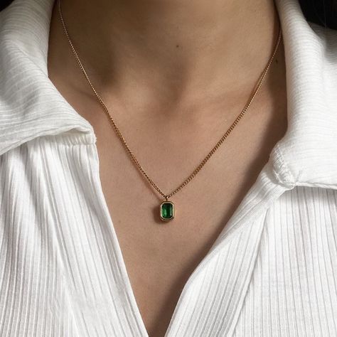 Emerald Necklace Pendant, Fashion Goals, Wedding Pendant, Green Pendants, Dainty Pendant, Diamond Jewelry Designs, Fused Glass Jewelry, Emerald Pendant, Emerald Necklace