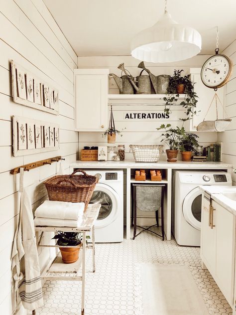 Farmhouse Laundry Room Chic Laundry Room, Farm House Laundry Room, Laundry Room Organization Storage, White Laundry Rooms, Dream Laundry Room, White Laundry, Farmhouse Laundry, White Tile Floor, Farmhouse Laundry Room