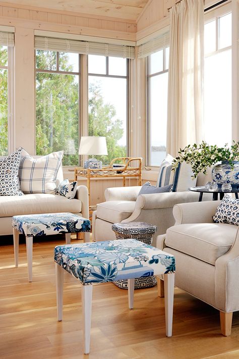 Beach Home Decorating Ideas Cottage Makeover, Sarah Richardson Design, Sarah Richardson, Sofa Beige, Dream Beach Houses, Cottage Living Rooms, Design Del Prodotto, Cottage Living, A Living Room