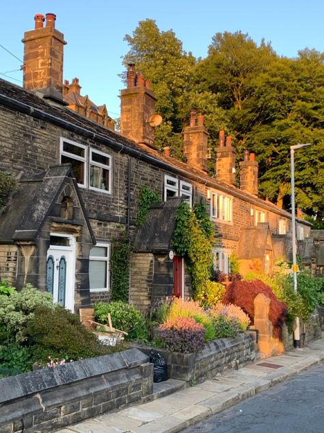 Little row of cottages in West Yorkshire. Tower Cottage - Halifax Row Of Cottages, Yorkshire Cottage, Yorkshire Countryside, Cottages England, Master Manifestor, Cottages Uk, November Mood, Halifax West Yorkshire, Bridge House