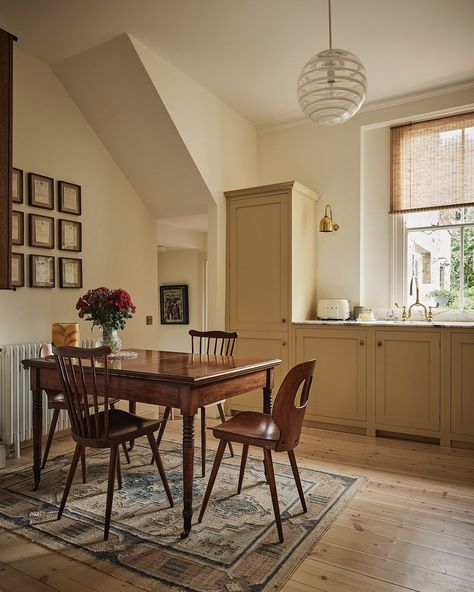 deVOL Kitchens (@devolkitchens) • Instagram photos and videos Dining Room Colour Schemes, Happy Room, Devol Kitchens, Dining Room Colors, Warm Colour Palette, Range Cooker, Yellow Kitchen, Favorite Kitchen, Kitchen Projects