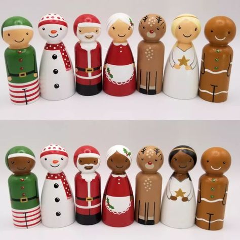 Christmas Peg Craft, Wooden Christmas Characters, Wooden Peg Dolls Ideas, Wood Peg Dolls Christmas, Holiday Peg Dolls, Christmas Peg Dolls Ideas, Diy Wooden Peg Dolls, Peg Doll Christmas Ornaments, Wooden Peg Dolls Christmas