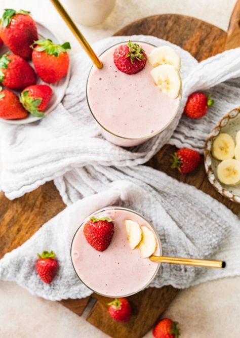 This strawberry banana protein smoothie comes together quickly with only 4 simple ingredients. It’s packed with over 20 grams of protein and is perfect for a post-workout snack or filling breakfast. Vegan + dairy-free. Strawberry Banana Protein Smoothie, 20 Grams Of Protein, Banana Protein Smoothie, High Protein Smoothies, Strawberry Protein, Breakfast Vegan, Banana Protein, Protein Muffins, Strawberry Banana Smoothie