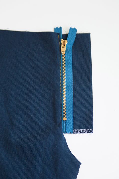 Sew A Zipper, Fix A Zipper, Zipper Tutorial, Tips For Sewing, Sewing Coat, Colorful Hairstyles, Sewing Jeans, Sewing Collars, Sew Zipper