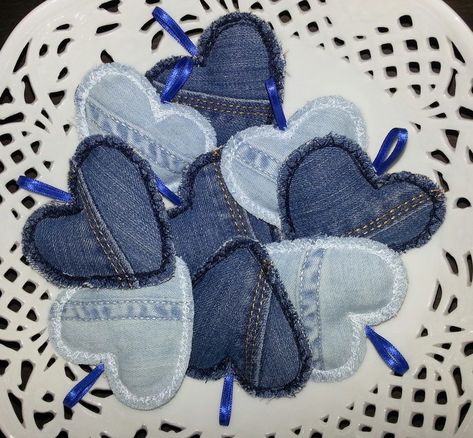 52 façons créatives pour recycler vos vieux jeans Återvinna Jeans, Artisanats Denim, Diy Old Jeans, Jean Diy, Blue Jeans Crafts, Denim Inspiration, Denim Quilt, Jean Crafts, Denim Ideas