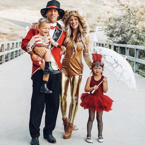 Family Halloween Costume Ideas - Lolo Webb - A Lifestyle Family Blog #familyhalloweencostume #circuscostumes Circus Family Costume, Circus Halloween Costumes, Family Halloween Costume Ideas, Grease Costumes, Family Halloween Costume, Fashion Costume Halloween, Last Halloween, Family Circus, Hallowen Costume