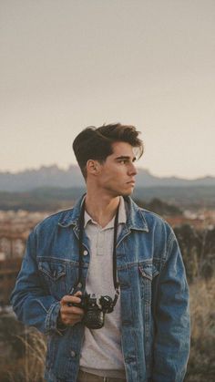 Photography Guy Aesthetic, Male Photography Portraits, Maria Casals, Male Portrait Poses, Men Fashion Photoshoot, Mens Photoshoot Poses, Portrait Photography Men, Men Photoshoot, Man Photography