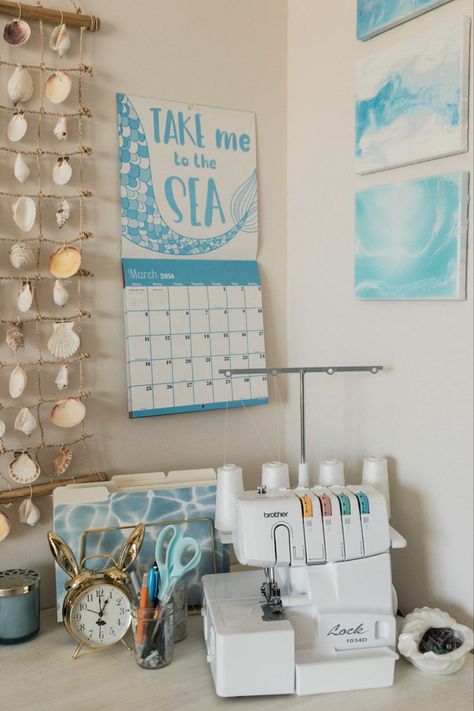 Teal Ocean Bedroom, Beachy Aesthetic Bathroom, Aesthetic Beachy Bedroom, Room Ideas Bedroom Beach, Ocean Decor Aesthetic, Boho Beach Theme Bedroom, Beachy Vanity Ideas, Beachy Themed Room, Beach Girl Bedroom Ideas