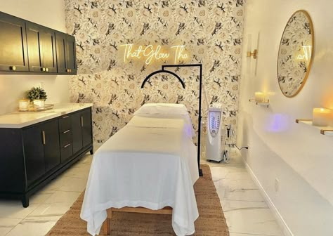 Spa Room Ideas Estheticians, Esthetician Room Supplies, Spa Room Ideas, Massage Room Design, Waxing Room, Massage Room Decor, Facial Room, Beauty Therapy Room, Esthetician Room Decor