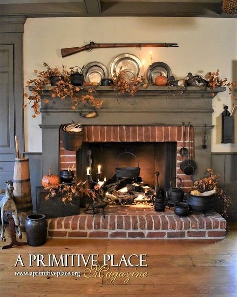 Colonial Fireplace Early American, Foe Fireplace Ideas Diy, Primitive Fireplace Living Room, Old Country Living Room, Primitive Fireplace Ideas, Primitive Fireplace Mantle, Country Fireplace Ideas, Primitive Living Room Ideas, New England Interiors