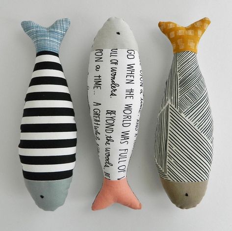 I designed these catnip filled fish kick toys for my 🐈🐈, I think they turned out pretty cute. You can find the pattern in my book That… Cat Toy Sewing, Stuffed Fish, Fabric Fish, Diy Sewing Gifts, Toy Sewing, Fish Cat Toy, Sewing Stuffed Animals, Catnip Toys, Small Sewing Projects