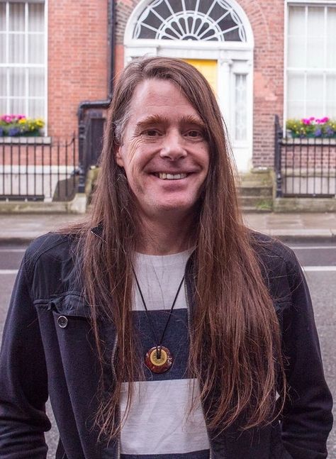 Former NIRVANA drummer Chad Channing celebrates his 56th birthday today! After spending two years with NIRVANA (1988 - 1990), Chad participated in the recording of the band's debut album "Bleach", and in total played 144 shows with NIRVANA. Chad Channing Nirvana, Chad Channing, 56th Birthday, Krist Novoselić, Birthday Today, Debut Album, Kurt Cobain, Nirvana, Guitarist