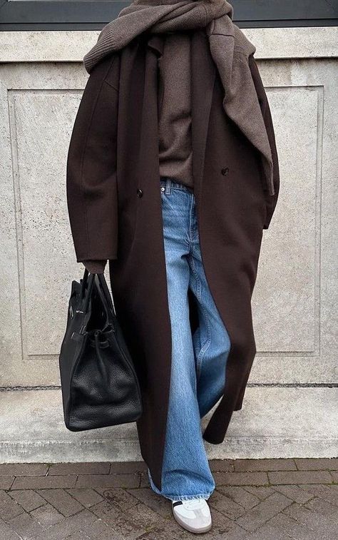 Modern Academia Fashion, Cphfw 2023, Brown Coat Outfit, Adrette Outfits, Fest Outfits, Chicago Fashion, Chique Outfits, Corporate Outfits, Looks Party