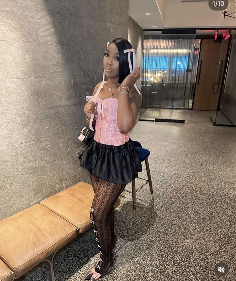 18th Birthday Outfits Black Women Fall, Birthday Fit Black Women, Custom Corset Birthday, Corset And Skirt Outfits Birthday, Corset With Skirt Outfits Black Women, Lace Outfit Photoshoot, Cute Lace Outfits, Corset Outfit Black Women Birthday, Pink Corset Outfit Black Women