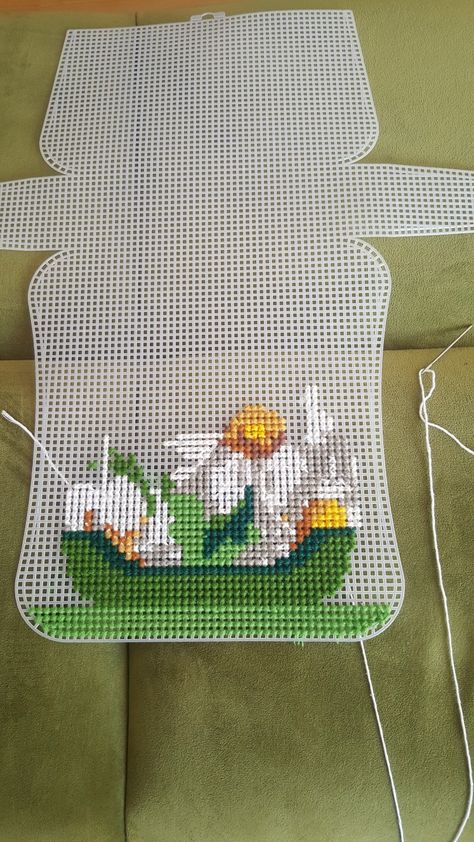 Plastic Canvas Bag, Canvas Bag Diy, Cross Stitch Plastic Canvas, Crochet Table Runner Pattern, Crochet Disney, Bead Crochet Patterns, Diy Bags Patterns, Origami Crafts Diy, Bag Diy