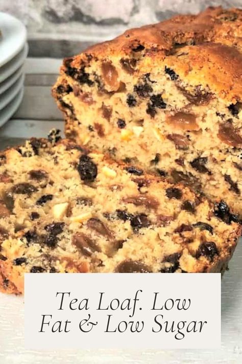 Fruit Tea Loaf Recipe, Tea Loaf Cake, Healthy Tea Cakes, Healthy Loaf Cake Recipes, Low Fat Cake Recipes, Christmas Fruitcakes, Tea Loaf Recipe, Fruit Loaf Recipe, Sultana Cake