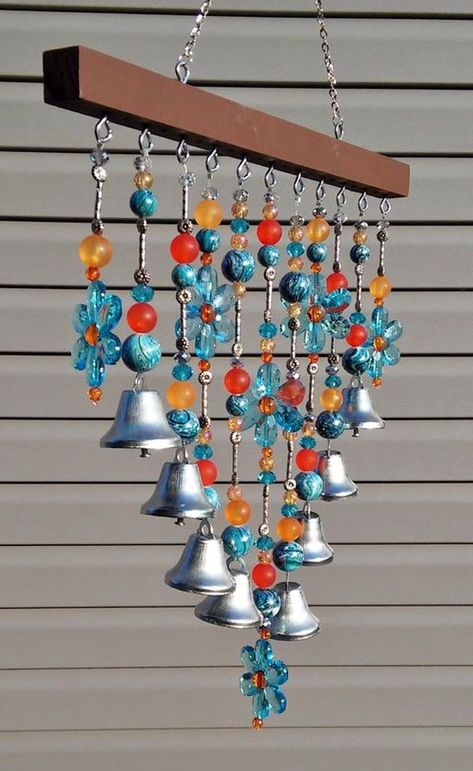 DIY Wind Chime Ideas to Try This Summer (24) Wind Chimes Diy, Chimes Diy, Windchimes Diy, Carillons Diy, Make Wind Chimes, Wind Chimes Homemade, Hantverk Diy, Wind Chimes Craft, Crystal Wind Chimes