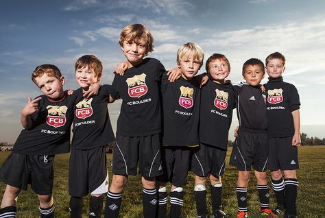 Youth Soccer Pictures, Soccer Photography Poses, Soccer Team Pictures, Kids Soccer Team, Soccer Team Photos, Sports Team Photography, Soccer Shoot, Soccer Poses, Soccer Photography