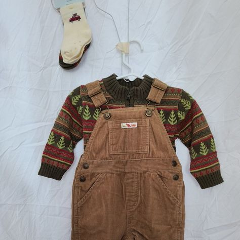 All Items In This Set Are From Gymboree. The Sweater Is Mostly Green And Red Patterns. There Are Two Parks Are Socks And One Has The Same Pattern As The Sweater While The Other Pair Is Cream White With A Car. Lastly, The Overalls Have A Brown Outside With Green On The Inside. The Set Is Made With Mostly Cotton And Is Size 6-12 Months. Little Boy Outfits Aesthetic, Winnie The Pooh Baby Stuff, Baby Boy Clothes Aesthetic, Baby Clothes Aesthetic, Country Baby Clothes, Vintage Baby Gear, Fall Toddler Outfits, Zoo Nursery, Bebe Clothing