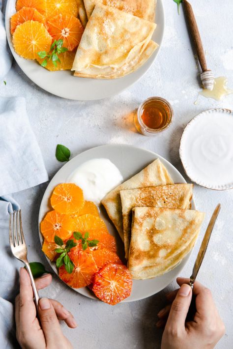 overhead shot of a plate with crepes, citrus slices and yogurt with honey Tasty Pancakes, English Breakfast, Breakfast Time, Brunch Recipes, Food Photo, Summer Recipes, Food Inspiration, Breakfast Brunch, Love Food