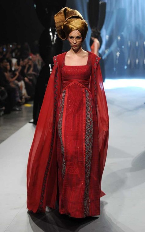 Ellie Saab, Long Gowns, Red Tone, Model Walks, Dream Dresses, Fantasy Gowns, Fantasy Dress, Gorgeous Gowns, Fantasy Clothing