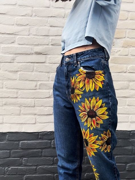 Custom Jeans to Order. sunflowers Jeans. Custom Pants. Painting of Jeans According to Flowers Design. Custom Denim Trousers. - Etsy Jeans Pant Painting Ideas, Pants Painting, Hand Painted Jeans, Clothes Painting, Custom Jeans Diy, Custom Pants, Jeans Custom, Hand Painted Denim Jacket, Painted Denim Jacket