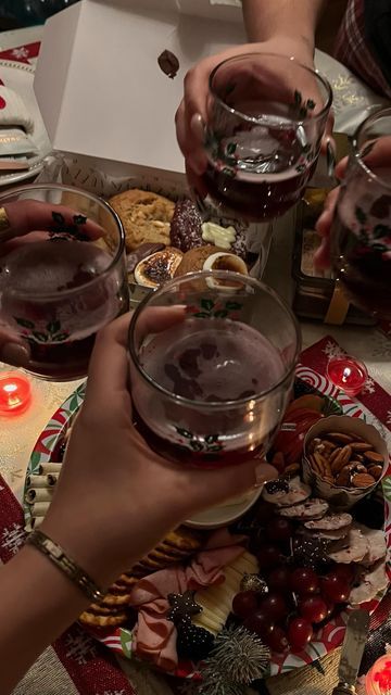 Ariana on Instagram: "a cozy christmas girls night 🎄🎁✨♥️ . . . . . #christmastime #holidayseason #friendsmas #charcuterie #girlsnight #cozychristmas" Xmas Girls Night In, Girls Christmas Party Aesthetic, Holiday Sleepover Girls Night, Christmas Girls Night Aesthetic, Christmas Girls Night Ideas, Christmas Girls Party, Winter Charcuterie Board, Winter Charcuterie, Holiday Sleepover