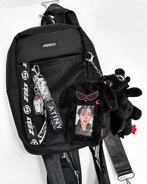 My Sling Bag is ready but after the Tour Merch drop yesterday I couldn’t resist and also got the new little backpack 🤭 Can‘t wait to also … | Instagram Toothless Plushie, Photocard Holder, Pop Collection, Tour Merch, Toothless, Pop Up Store, Sling Bag, Pop Up, Backpacks