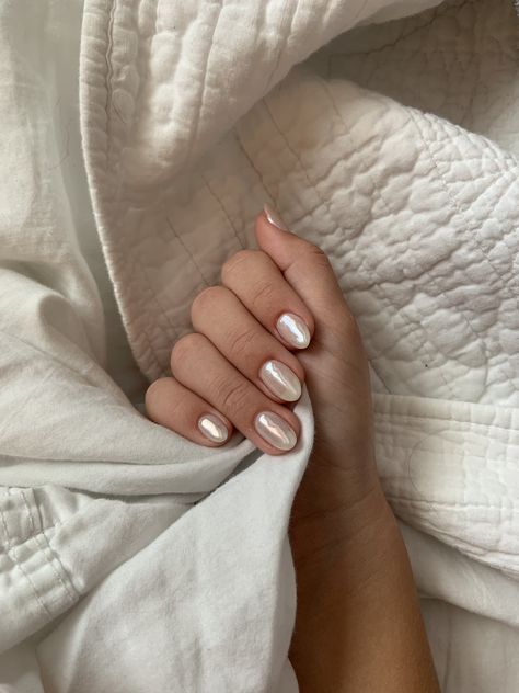 Wedding Glazed Nails, White Glazed Nails Short, Shiny Cream Nails, White And Silver Manicure, Pearly White Nails Short, Chrome Nails On Natural Nails, Crème Chrome Nails, Metallic Wedding Nails, White Pearl Nails By Skin Tone Range