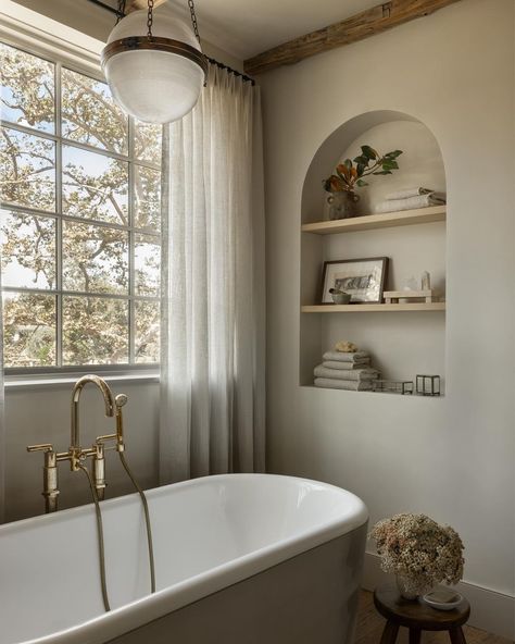 Amber Lewis (@amberinteriors) • Instagram photos and videos Amber Interiors Bathroom, Amber Lewis, Amber Interiors, Built In Bench, Bathroom Inspo, Modern Farmhouse Kitchens, Bathroom Style, Wet Rooms, Cozy Corner