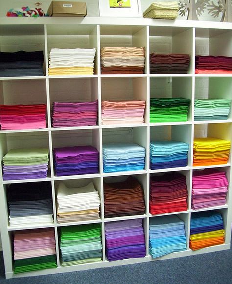 Armazenar papel Stock Room, Felt Storage, Felt Squares, Dream Craft Room, Scrapbook Room, Felt Craft, Penny Rugs, Craft Room Storage, Craft Room Office