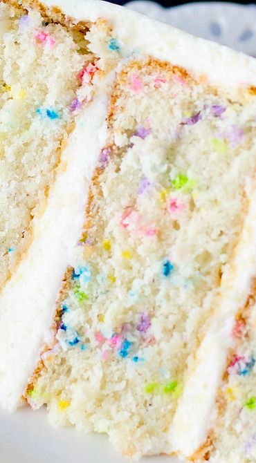 Funfetti Cake From Scratch, Rainbow Chip Frosting, Cakes To Make, Cake From Scratch, Birthday Cake Flavors, Slice Of Cake, Confetti Cake, Funfetti Cake, Köstliche Desserts