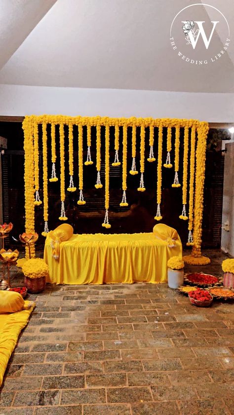 Simple Haldi Stage Decoration At Home, Baby Ceremony Decorations, Haldi Ideas At Home, Marriage Mandapam Decoration, Mehendi Home Decor Ideas, Haldi Decoration Ideas Simple, Shadi Decoration At Home, Haldi Decorations At Home, Haldi Decoration Ideas At Home For Groom