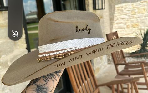 Designed Cowboy Hats, Custom Hat Ideas For Women, Rancher Hat Design, Rustler Hat Co Ideas, Western Fedora Hat, Cowgirl Hats Aesthetic, Burned Cowgirl Hats, Kemosabe Hat, Hat Bar Set Up