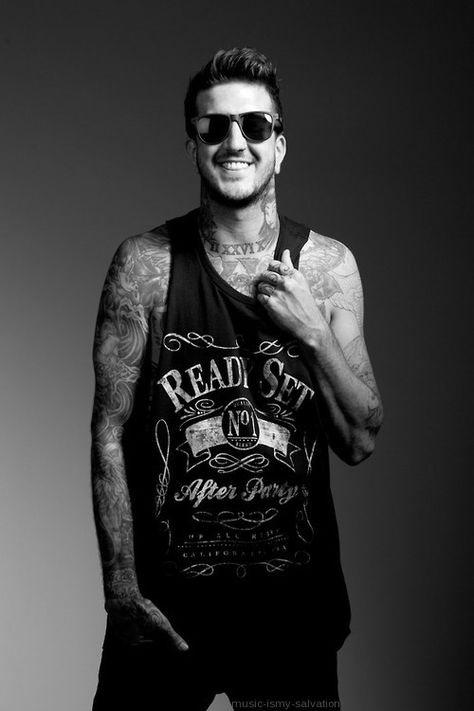 Austin Carlile  -- Lead singer of 'Of Mice and Men' Austin Carlile, Mice And Men, Falling In Reverse, Of Mice And Men, Black Veil Brides, Pierce The Veil, Black Veil, Band Members, Band Stuff